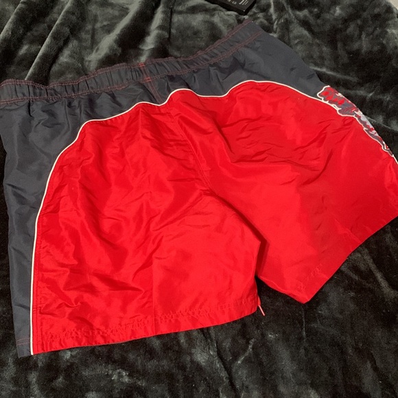 Swim shorts BNWT size 32/34 red and black Hawaiian floral - Picture 4 of 8